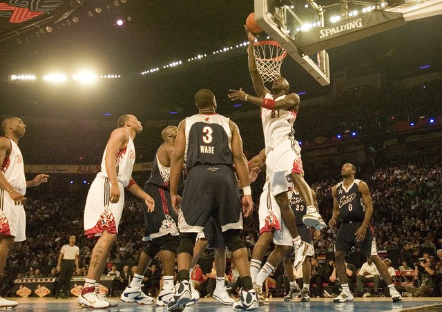 Kevin Garnett goes up for a layup during the NBA All-Star game at the Thomas & Mack Center in Las Vegas Sunday, Feb. 18, 2007. (John Locher/Las Vegas Review-Journal)