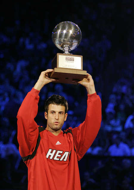 Jason Kapono holds up the trophy after winning the NBA All-Star Three-Point Shootout at the Thomas & Mack Center in Las Vegas Saturday, Feb. 16, 2007. (John Locher/Las Vegas Review-Journal)