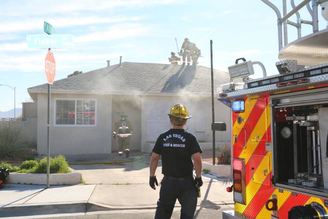 House fire in central Las Vegas displaces 6 Las Vegas ReviewJournal