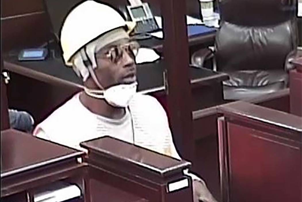 Police search for suspect in bank robbery at grocery store | Las Vegas Review-Journal