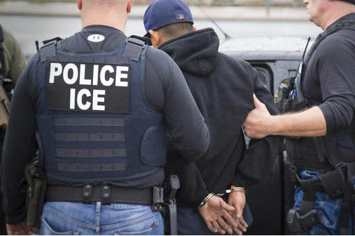 El pasado 7 de Febrero del 2017, agentes del Servicio de Policia de Migracion ( U.S. Immigration and Customs Enforcement) 
llevó a cabo redadas de rutina, en varias ciudades del país, para arres ...