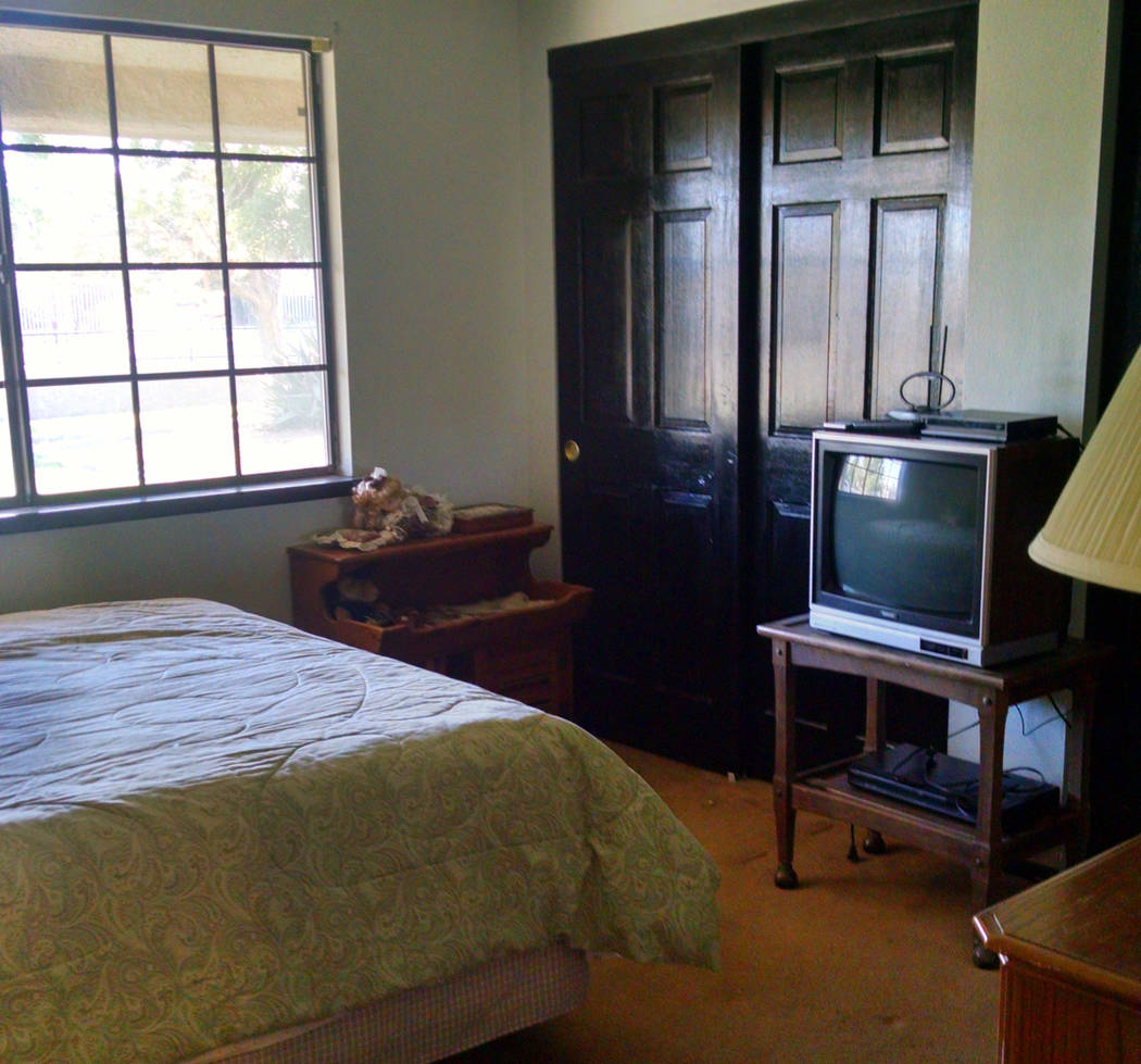 COURTESY LIFE.ORGANIZED
After: After selling and donating unwanted items, this bedroom is functional again.