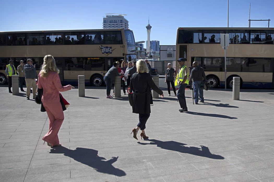 People board buses during the Downtown Momentum Tour event at Las Vegas City Hall on Thursday, March 2, 2017 in Las Vegas. (Erik Verduzco/Las Vegas Review-Journal) @Erik_Verduzco