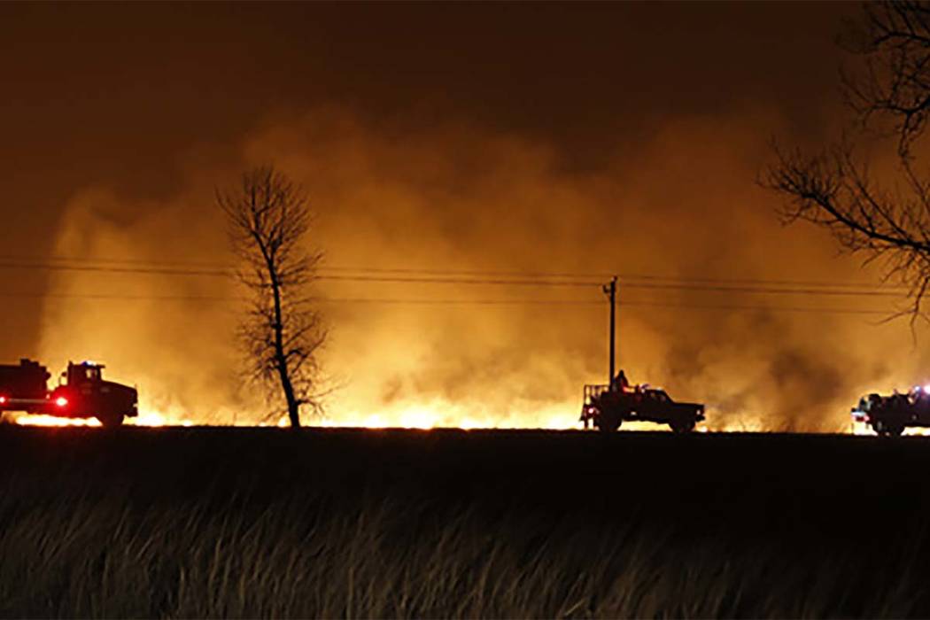 Firefighters from across Kansas and Oklahoma battle a wildfire near Protection, Kansas., Monday, March 6, 2017. (Bo Rader/The Wichita Eagle via AP)
