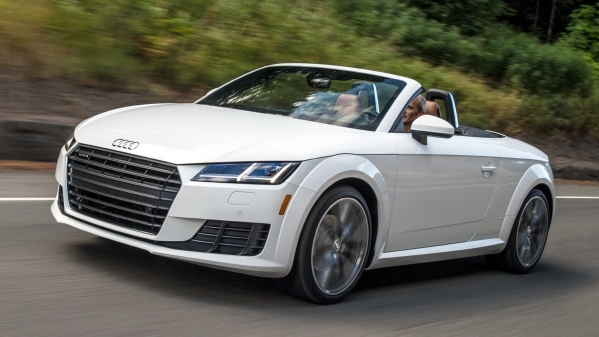 Exposing yourself on the street can be a good thing. Designed with a retractable soft top, a dramatic profile and assertive lines, it‘s no wonder the all-new Audi TT Roadster draws lingering ...