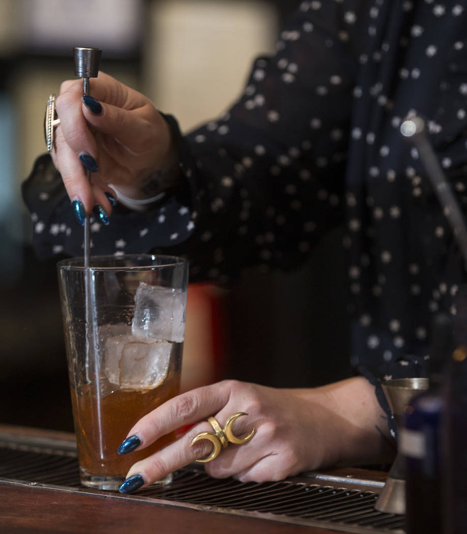 Instructor Pamela Dylag stirs an old fashioned during a cocktail class at Velveteen Rabbit in downtown Las Vegas on Saturday, Feb. 25, 2017. (Chase Stevens/Las Vegas Review-Journal) @csstevensphoto