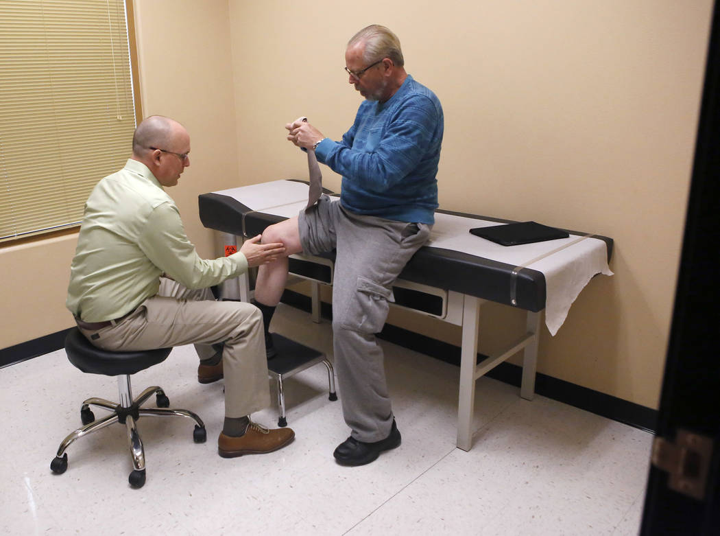 Dr. Tim Tollestrup, left, inspects Mark Kline's knee on Wednesday, March 29, 2017, in Henderson. Tollestrup performed a surgery on the knee. Christian K. Lee/Las Vegas Review-Journal @chrisklee_jpeg