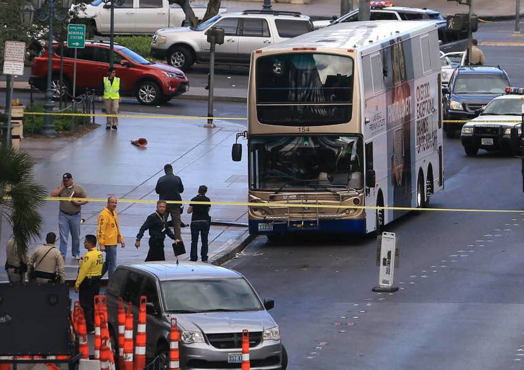 Police investigate the scene of a shooting on an RTC bus that left one person dead and one injured on the Las Vegas Strip, March 25, 2017. (Brett Le Blanc/Las Vegas Review-Journal) @bleblancphoto