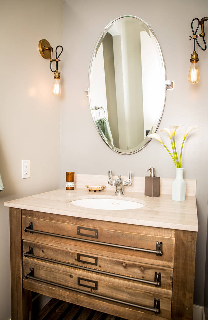 The guest bath. (Tonya Harvey)