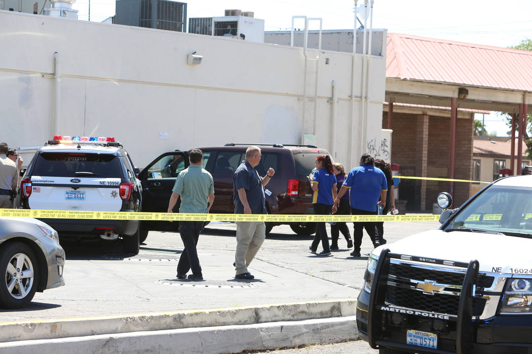 Police investigate the scene of a stabbing at a gas station at the corner of East Bonanza Road and Lamb Boulevard on Wednesday, April 19, 2017. (Bizuayehu Tesfaye/Las Vegas Review-Journal) @bizute ...