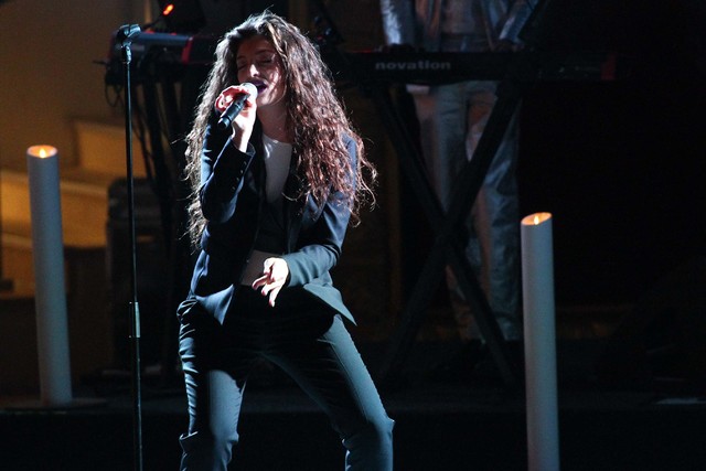 Lorde performs at the Boulevard Pool at the Cosmopolitan hotel-casino in Las Vegas on Tuesday, April 15, 2014. (Chase Stevens/Las Vegas Review-Journal)