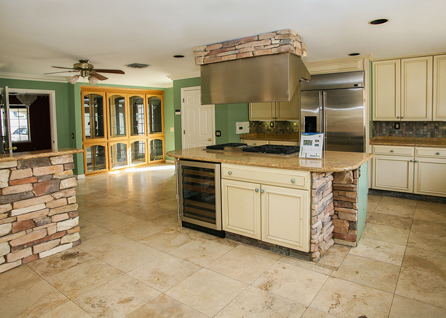 ELKE COTE/RJREALESTATE.VEGAS
The Rancho Park home features a brick-accented kitchen.
