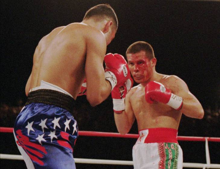 Oscar De La Hoya, Julio Cesar Chavez get flashbacks of their fights Las Vegas ReviewJournal Oscar De La Hoya, Julio Cesar Chavez get flashbacks of their fights Las Vegas ReviewJournal