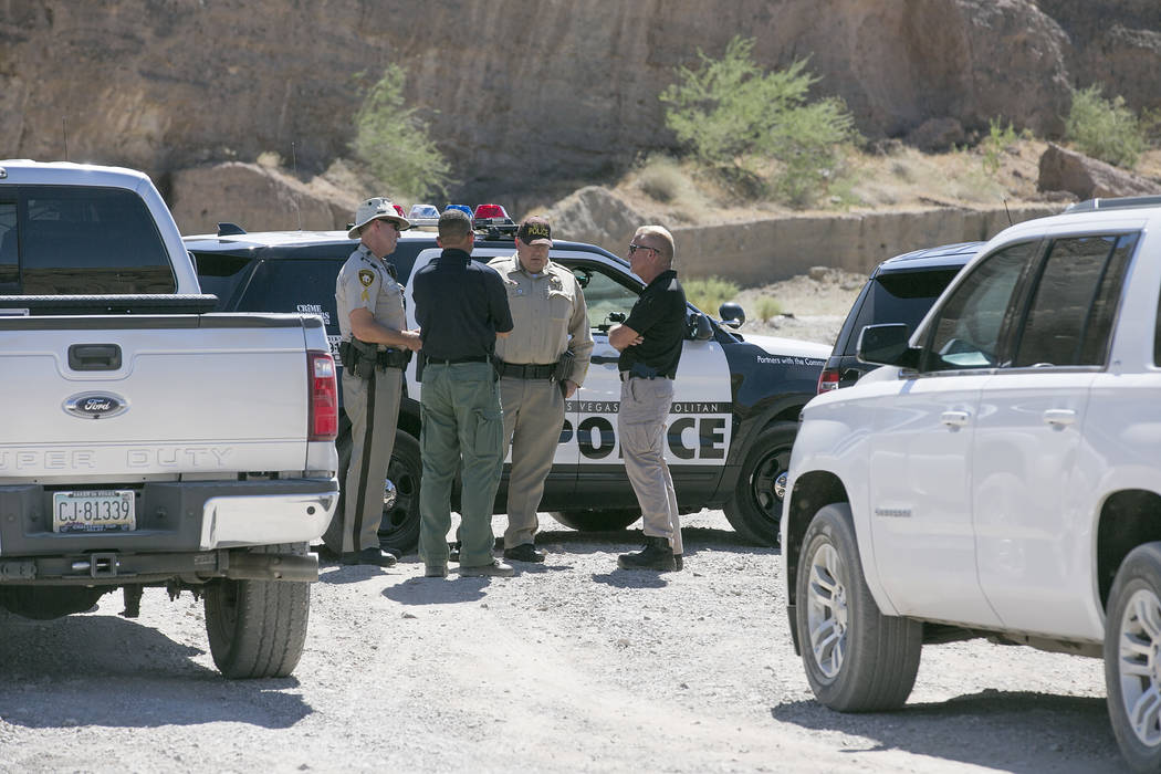 Officers talk an entrance to Eagle Wash Road, which leads to the crime scene, at Lake Mead National Recreation Area on Tuesday, May 2, 2017. Bridget Bennett Las Vegas Review-Journal @bridgetkbennett