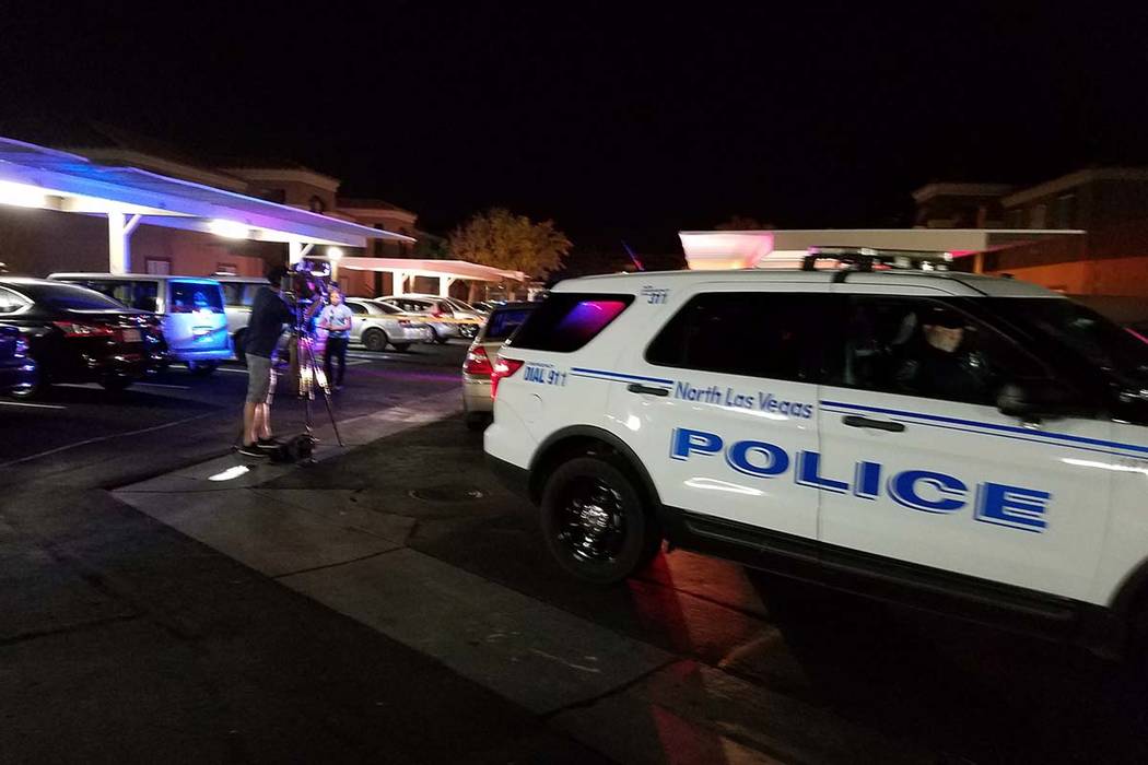 North Las Vegas police investigate a fatal shooting at the Loma Vista Apartments, 1200 W. Cheyenne Ave. One person was killed in the Tuesday evening shooting.  Mike Shoro/Las Vegas Review-Journal