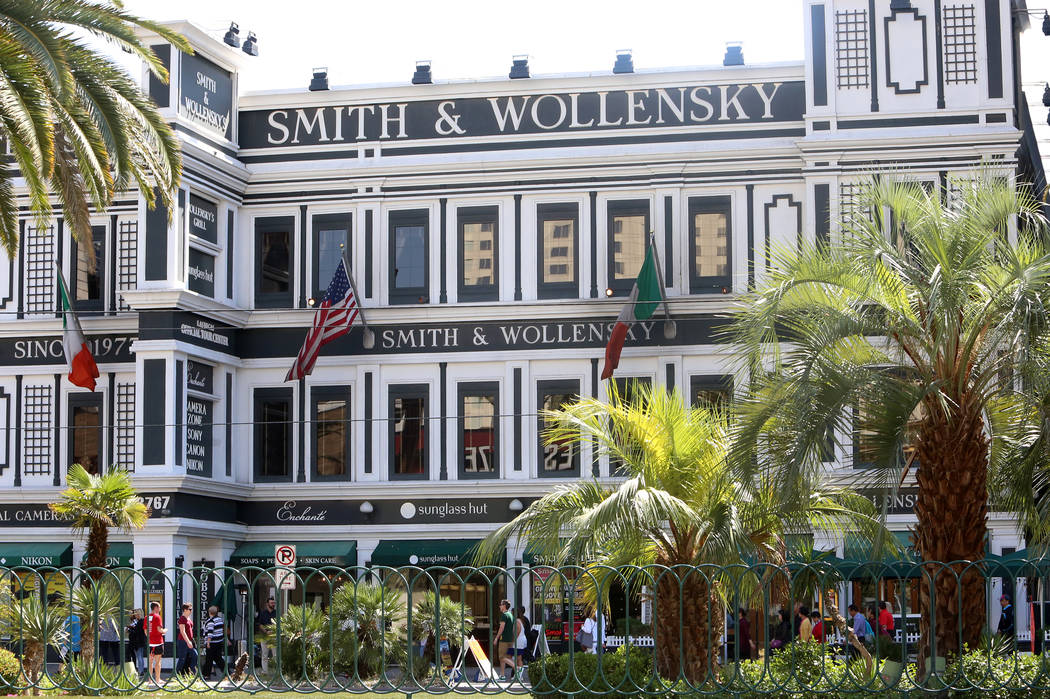 Investors have bought the Smith & Wollensky building, photographed on Tuesday, May 9, 2017, on the Strip for $59.5 million. (Bizuayehu Tesfaye/Las Vegas Review-Journal) @bizutesfaye