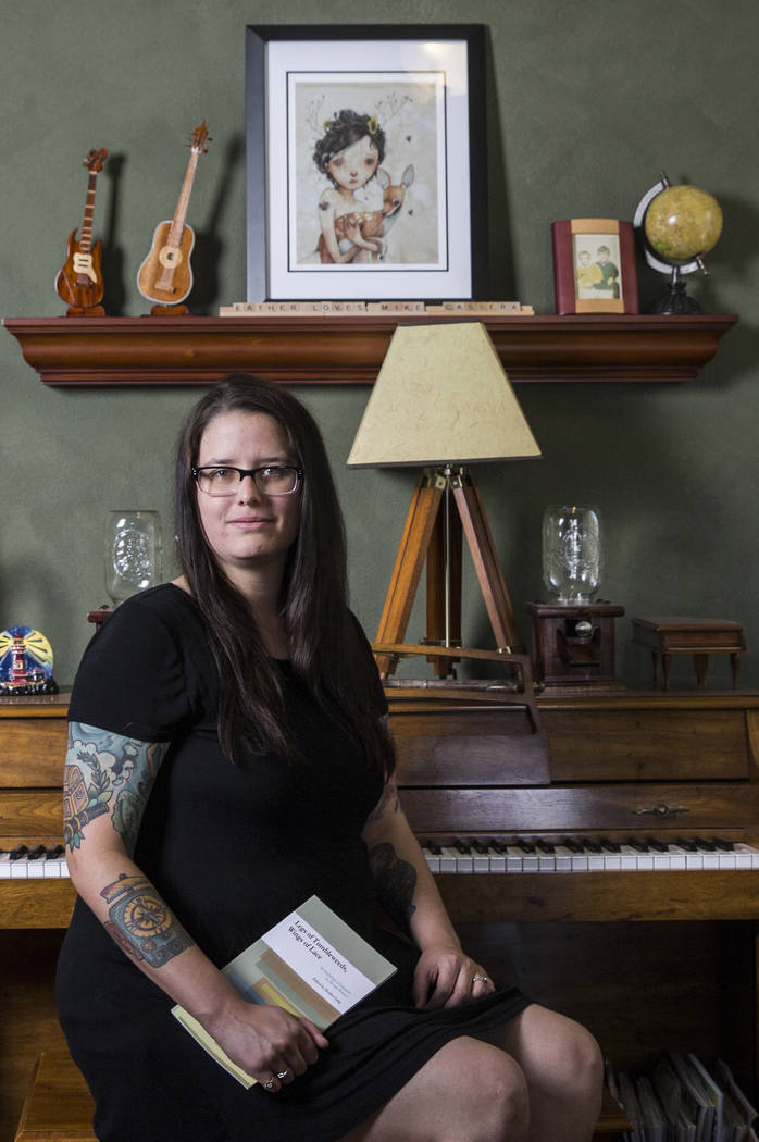 Writer Heather Lang at her Las Vegas home on Tuesday, May 9, 2017. Benjamin Hager Las Vegas Review-Journal @benjaminhphoto