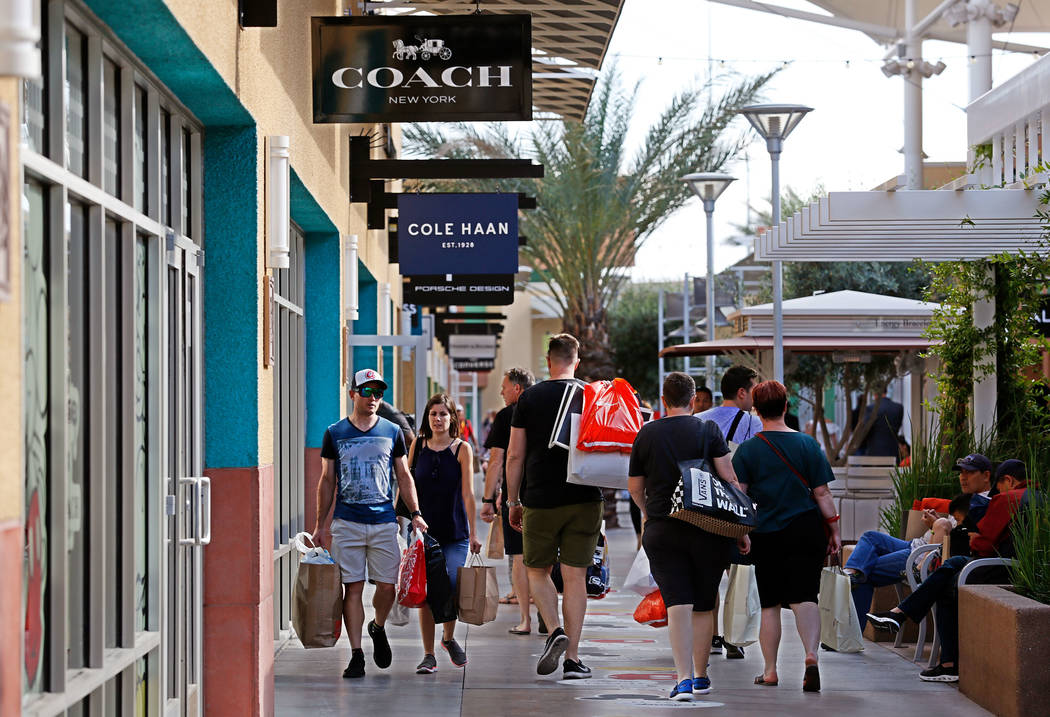 Some Las Vegas shopping centers try to reel in more locals | Las Vegas Review-Journal