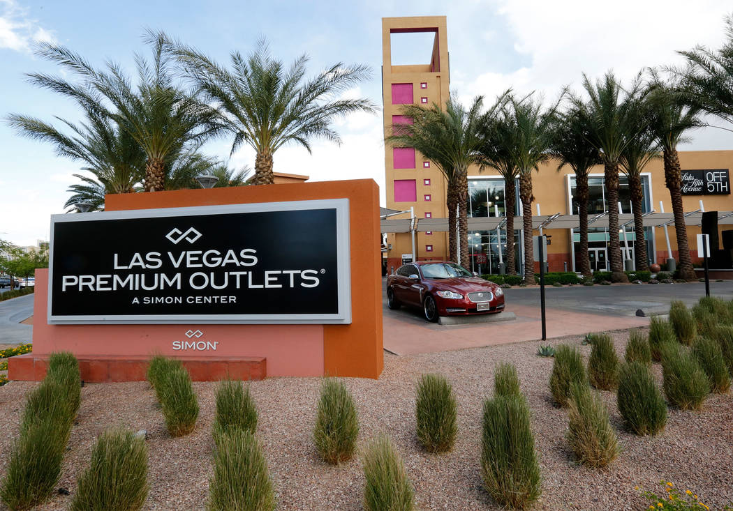 Some Las Vegas shopping centers try to reel in more locals | Las Vegas Review-Journal