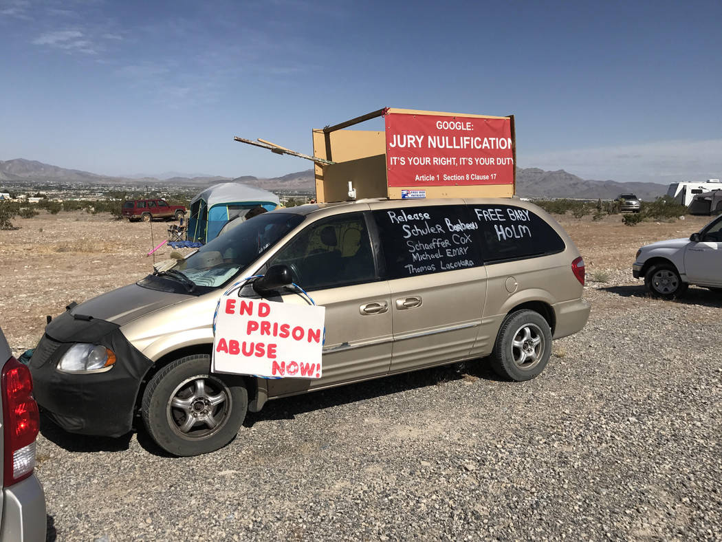 Bundy supporters have been protesting outside the Nevada Southern Detention Center in Pahrump for weeks. (Blake Apgar/Las Vegas Review-Journal)