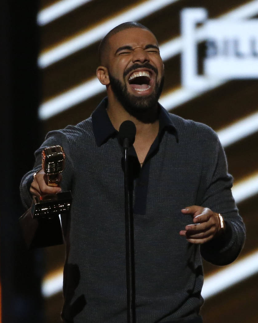 2017 Billboard Music Awards – Show - Las Vegas, Nevada, U.S., 21/05/2017 - Drake accepts the award for Top Billboard 200 Album. REUTERS/Mario Anzuoni
