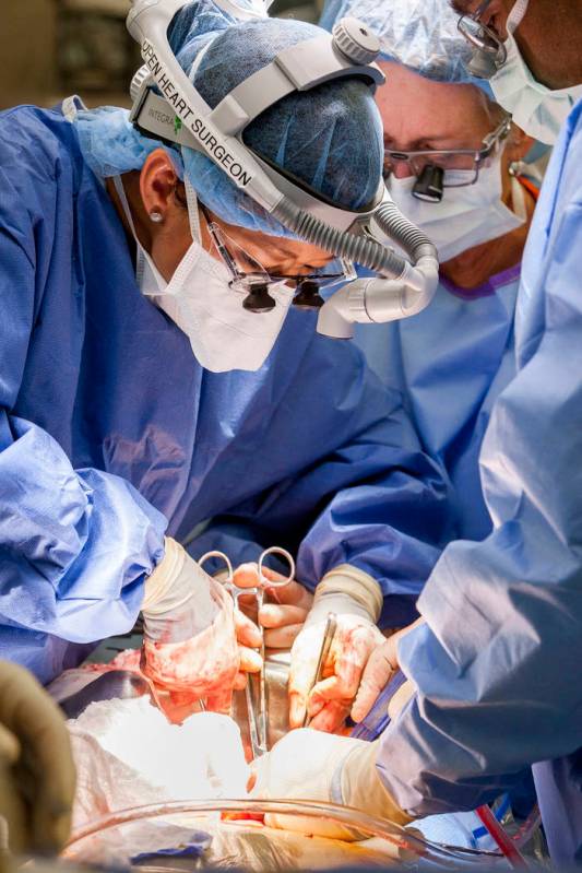 Umc Doctor Is Nevadas Sole Female Cardiothoracic Surgeon Las Vegas Review Journal 