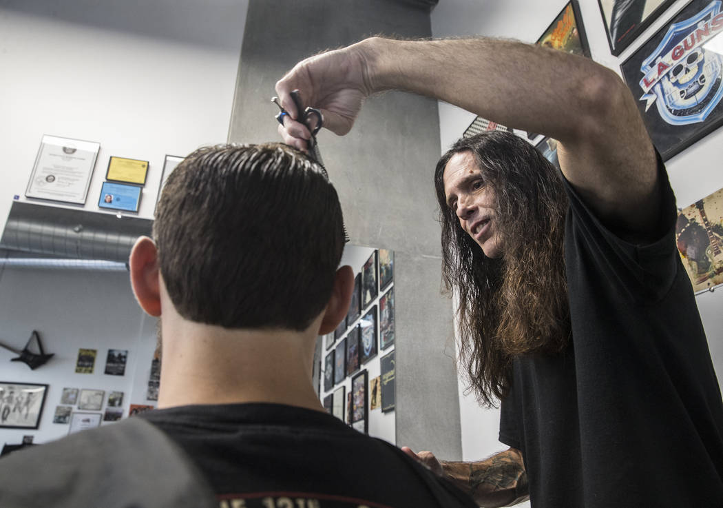 Barber J.J. Jones, right, cuts the hair of Paul Allen on Wednesday, May 31, 2017, at Jones' salon, in Las Vegas. Benjamin Hager Las Vegas Review-Journal @benjaminhphoto
