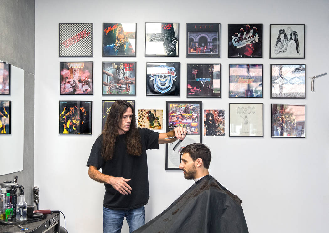 Barber J.J. Jones, left, cuts the hair of Paul Allen on Wednesday, May 31, 2017, at Jones' salon, in Las Vegas. Benjamin Hager Las Vegas Review-Journal @benjaminhphoto
