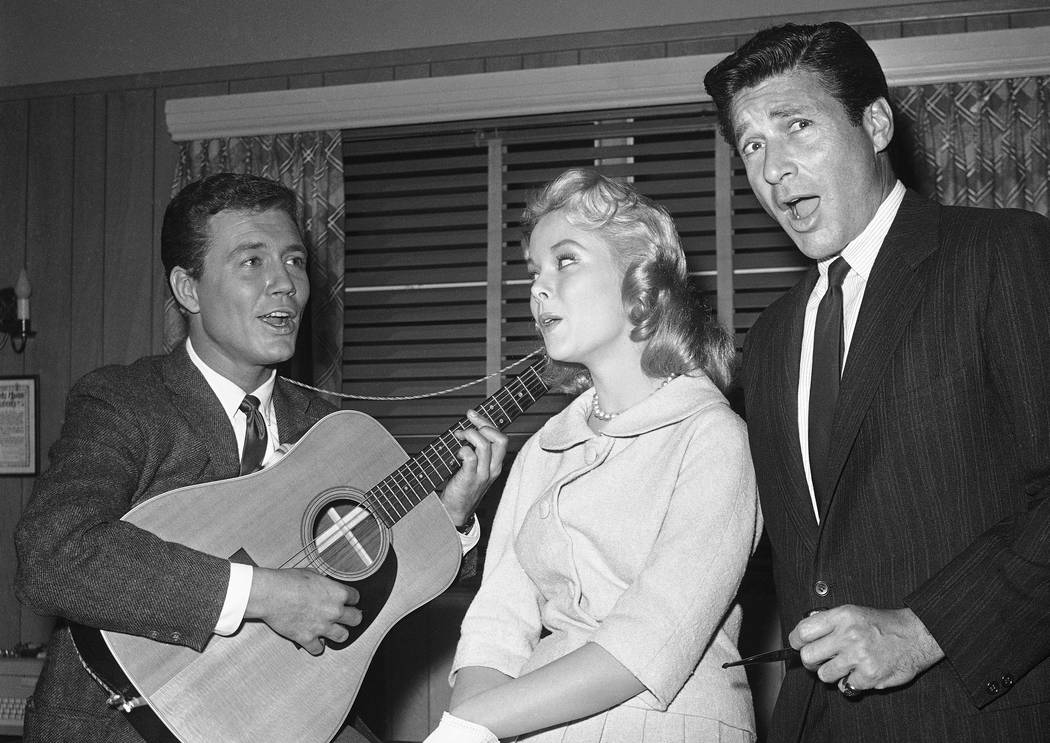 Actors Roger Smith, left, Carolyn Komant and Efrem Zimbalist Jr., tune up for their parts in the TV series "77 Sunset Strip," in Los Angeles, Feb. 15, 1961. Smith died at a Los Angeles hospital on ...