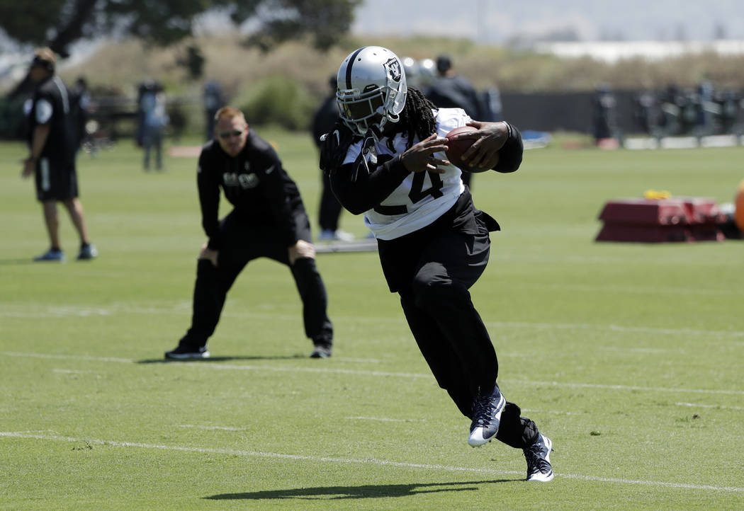 Marshawn Lynch comes out of retirement to join Oakland Raiders