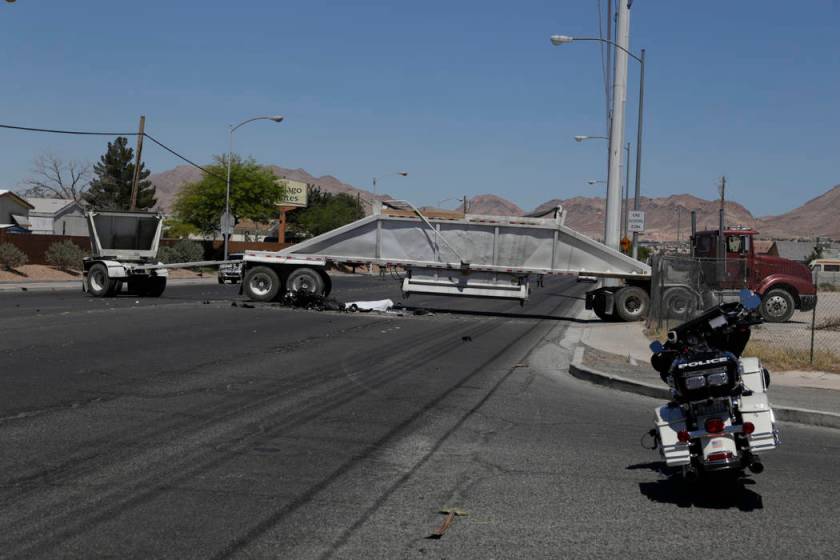 Motorcyclist dead after North Las Vegas crash | Las Vegas Review-Journal
