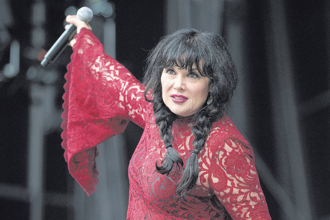 Ann Wilson Of Heart Takes On Fremont Street As A Soloist Las Vegas Review Journal 