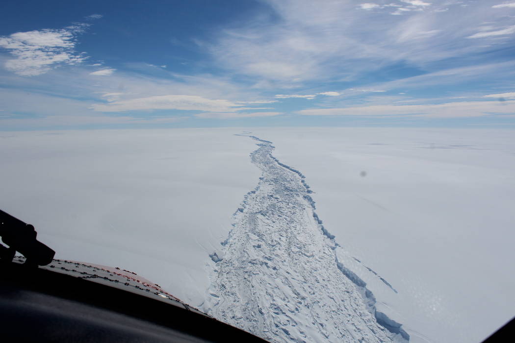 Trillionton iceberg breaks off from Antarctica ice shelf Las Vegas ReviewJournal