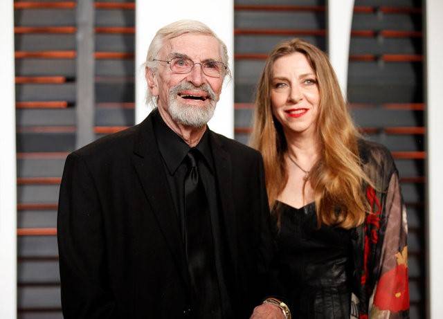 FILE PHOTO - Actor Martin Landau and daughter, Susan Landau Finch, arrive at the 2015 Vanity Fair Oscar Party in Beverly Hills, California February 22, 2015. REUTERS/Danny Moloshok/File Photo