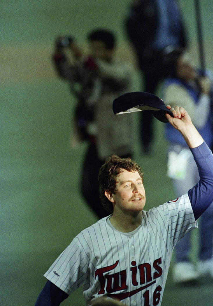 Minnesota Twins pitcher Frank Viola doffs his cap to the crowd after the end of the game in Minneapolis where he was named most valuable player of the World Series, Oct. 25, 1987. The Twins defeat ...