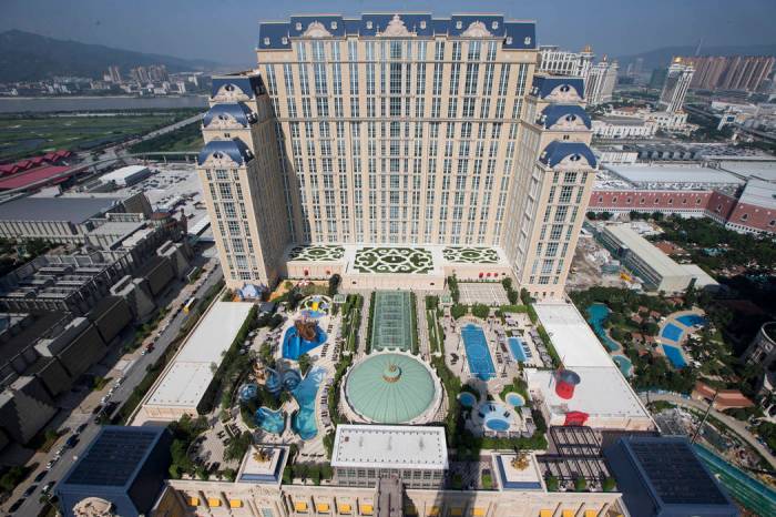 Las Vegas Sands Revenue Plummets 97% - WSJ