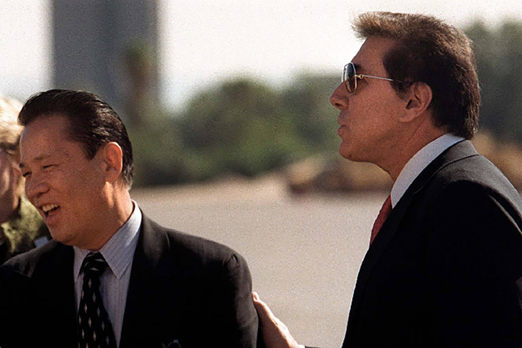 Kazuo Okada, left, and Steve Wynn in 2002 (Las Vegas Review-Journal file)