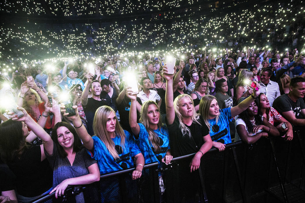 Fans of Ed Sheeran cheer for the English singer-songwriter at T-Mobile Arena on Friday, Aug 4, 2017, in Las Vegas. Benjamin Hager Las Vegas Review-Journal @benjaminhphoto