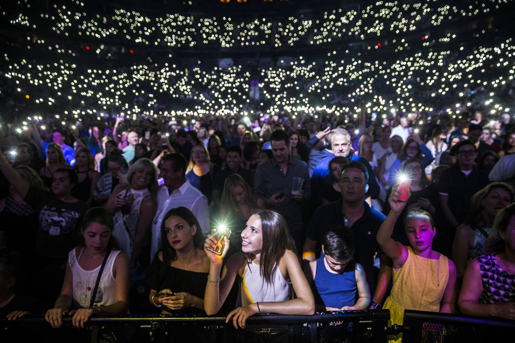 Fans of Ed Sheeran cheer for the English singer-songwriter at T-Mobile Arena on Friday, Aug 4, 2017, in Las Vegas. Benjamin Hager Las Vegas Review-Journal @benjaminhphoto