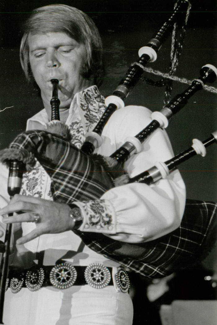 Country music star Glen Campbell dies at 81 Las Vegas ReviewJournal