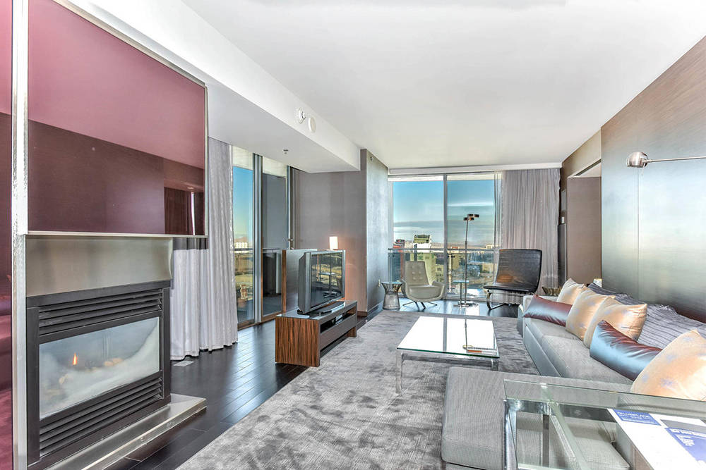 A Palms Place high-rise unit on Flamingo Road has views of the Las Vegas Valley. (Palms Place)