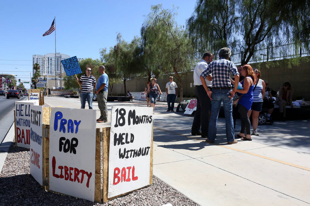 Protesters gather outside the federal courthouse in Las Vegas on Monday, Aug.14, 2017 during the Bunkerville standoff retrial. Michael Quine Las Vegas Review-Journal @Vegas88s