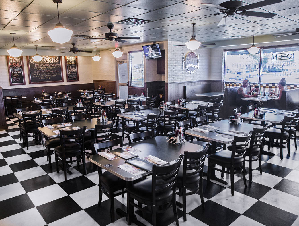 The dining room at Metro Diner on Friday, Aug 18, 2017, in Las Vegas. Benjamin Hager Las Vegas Review-Journal @benjaminhphoto