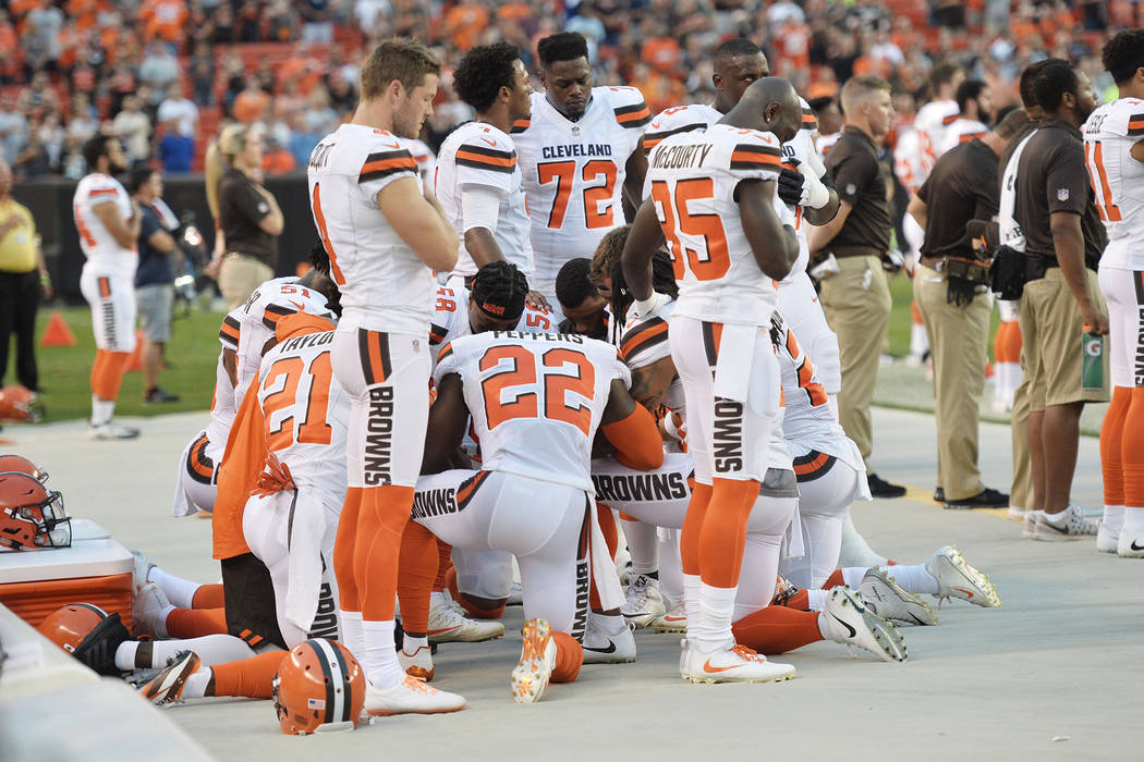 Group of Browns players kneel together in circle during anthem Las
