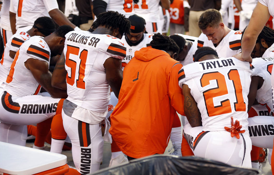 Group Of Browns Players Kneel Together In Circle During Anthem Las Vegas Review Journal