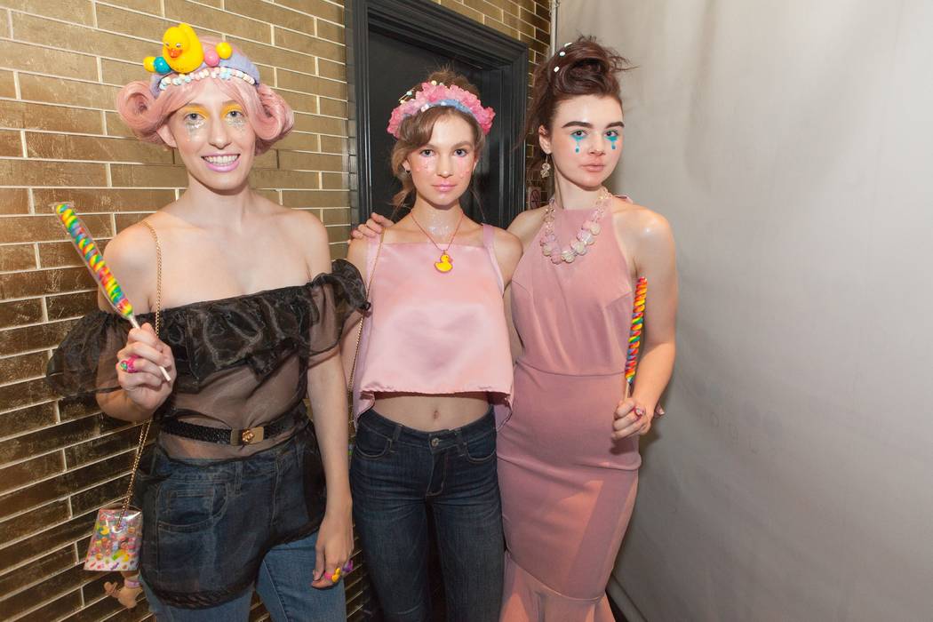 Becca Pahorr, Sara Annebro and Megan Marcyz (Carlos Larios)
