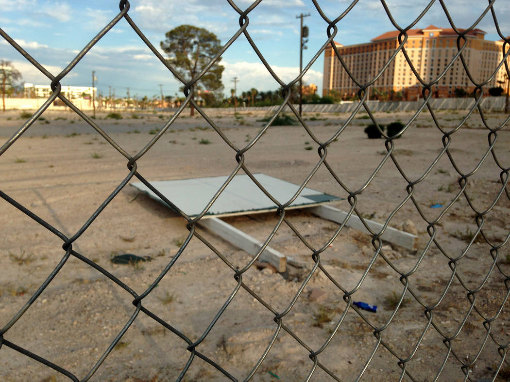 Vacant land near the northeast corner of Harmon Avenue and Koval Lane in Las Vegas is seen Wednesday, Aug. 30, 2017. Developer Steve Witkoff, new owner of the Fontainebleau, was part of a group th ...