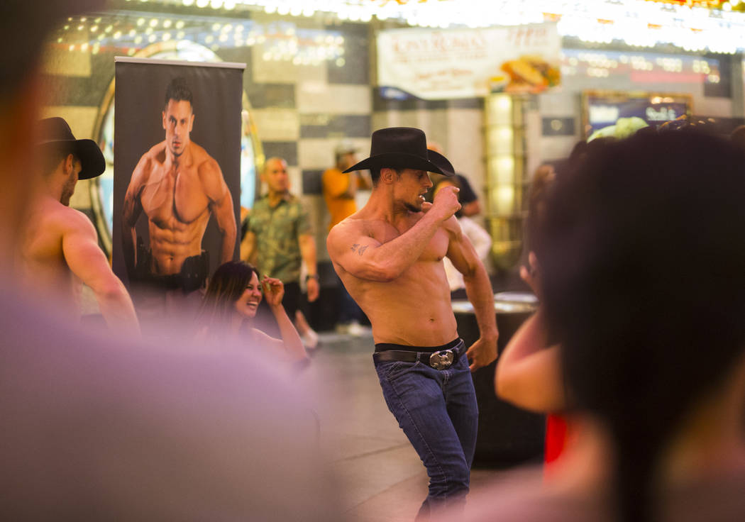 Busker Anthony Steel entertains tourists along the Fremont Street Experience in downtown Las Vegas on Thursday, Aug. 3, 2017. Chase Stevens Las Vegas Review-Journal @csstevensphoto