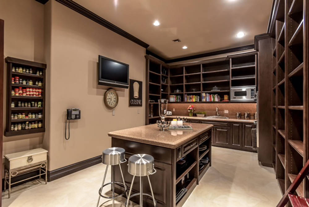 The master bedrooms have kitchenetts. (Wardley Real Estate)