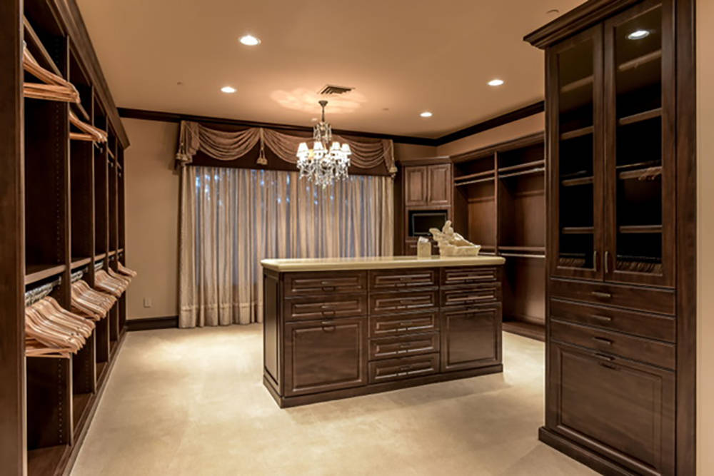 Each master suite has large closets. (Wardley Real Estate)